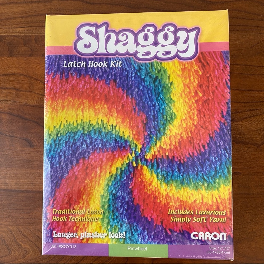 Caron Vintage Shaggy Latch Hook Rug Kit - Colorful Pinwheel